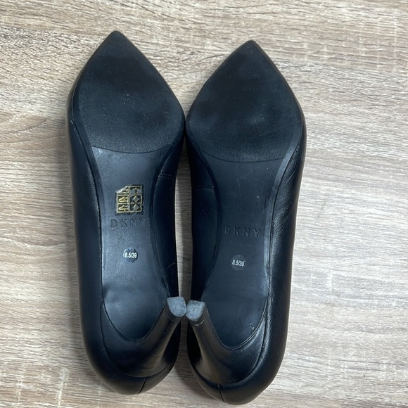 DKNY Pointed Toe Smooth Genuine Leather Heels Pumps Silver Logo Size 8.5 - Picture 8 of 13